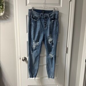 Judy Blue Distressed Ankle Jeans in Light Blue